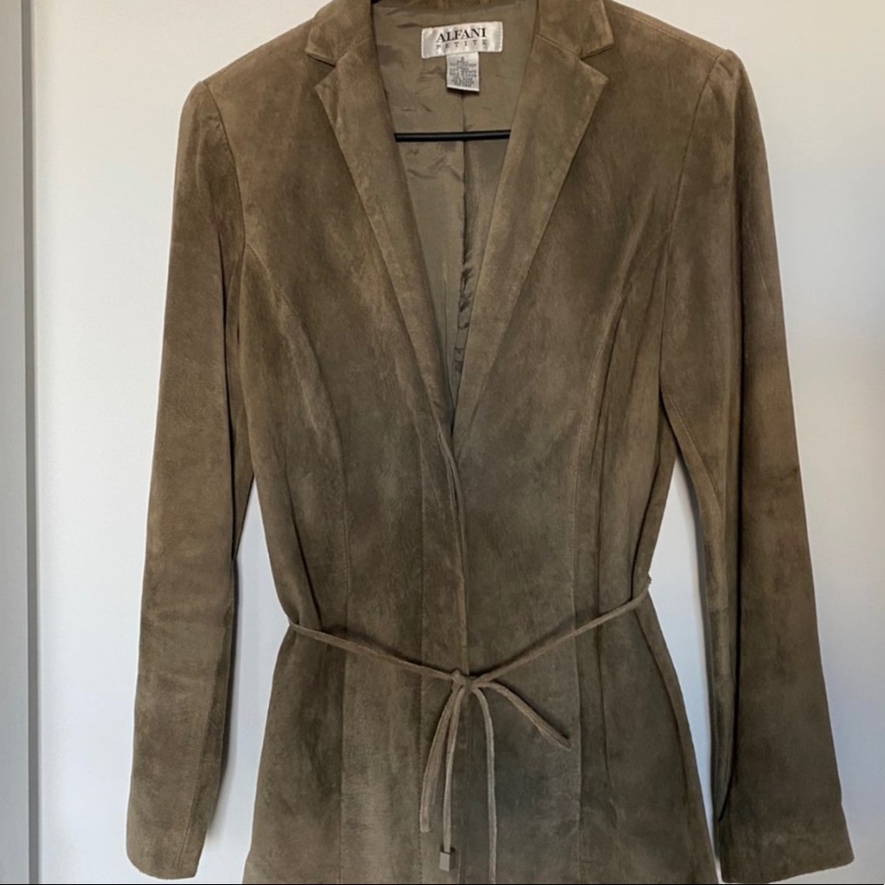 Blazer - Picture 2 of 4